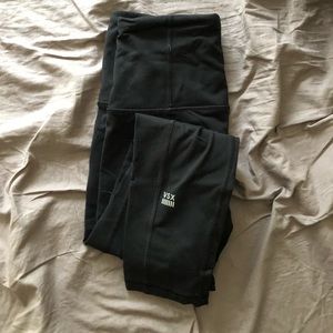 VS knockout tight capris
